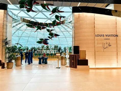 louis vuitton lounge doha access